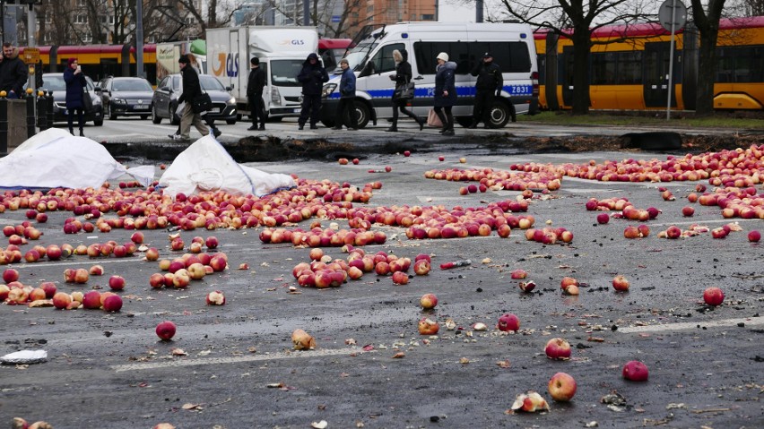 Protest rolników na placu Zawiszy