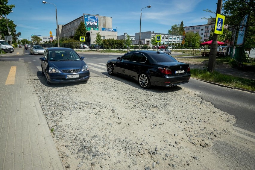 Od awarii wodociągu minęło półtora miesiąca. Asfalt w...