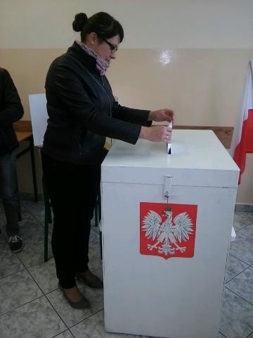 Trwa głosowanie na kandydatów do Sejmu i Senatu w...
