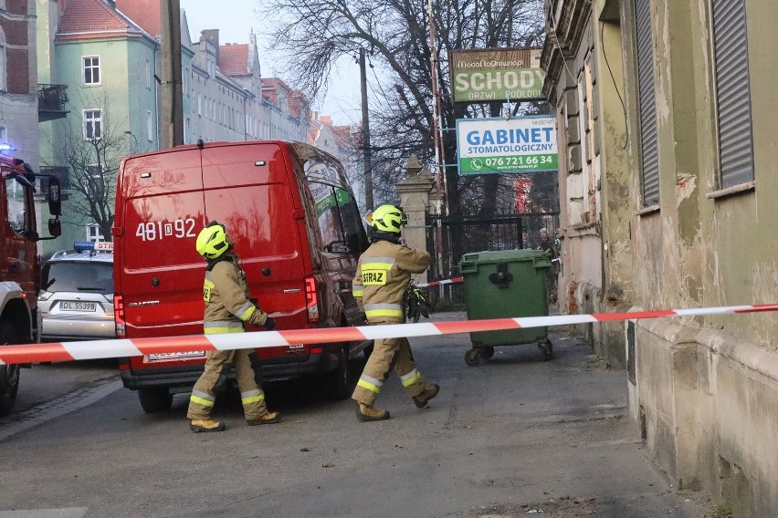 Zawalisko przy ul. Senatorskiej trzeba sprawdzić. Pod...