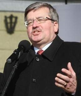 Bronisław Komorowski pełni teraz obowiązki Prezydenta RP