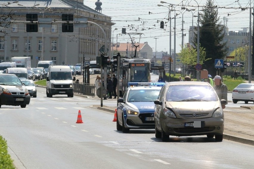 Wypadek i zakorkowana ulica Wyszyńskiego