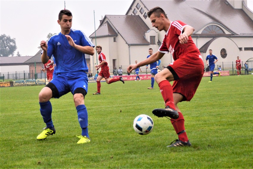 5. liga piłkarska. W hicie kolejki liderująca Niwa Nowa Wieś pokonała Nadwiślanin Gromiec. Hat-trick Mariusza Piskorka [ZDJĘCIA]