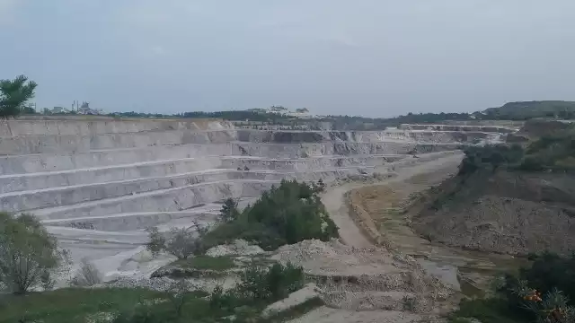 Z tej kopalni kruszywa wapiennego w gminie Barcin popłynie woda do leśnictw Szczepanowo i Niedźwiedzi Kierz, wypełni suche teraz zbiorniki retencyjne i wysychające bagna