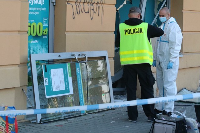 Chcieli wysadzić bankomat i zdobyć jego zawartość, ale spłoszył ich ochroniarz. Podejrzanym grozi do 10 lat pozbawienia wolności.