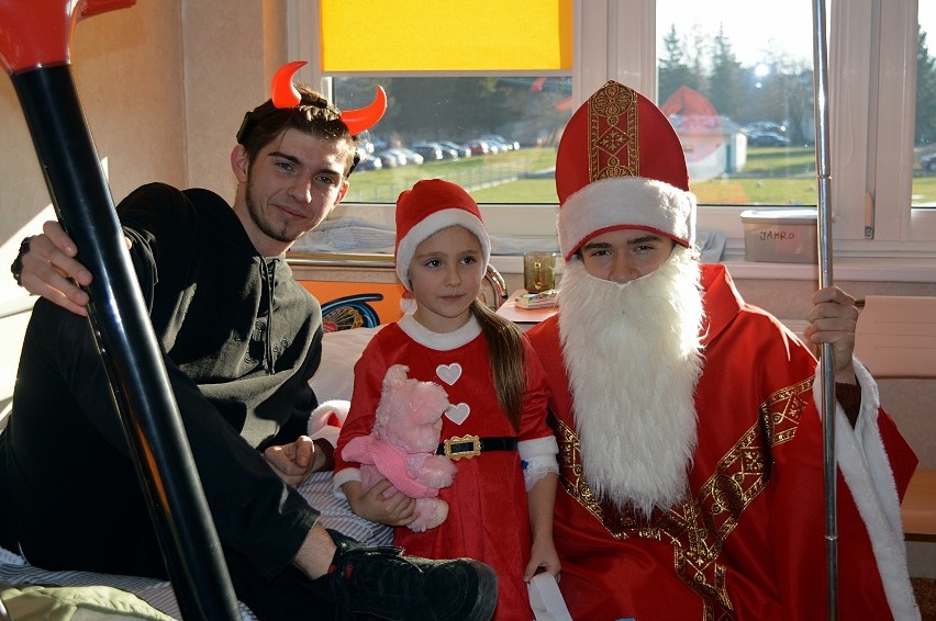 Na oddział dziecięcy szpitala w Gorlicach Mikołaj przyniósł nie tylko prezenty, ale też nową klimatyzację