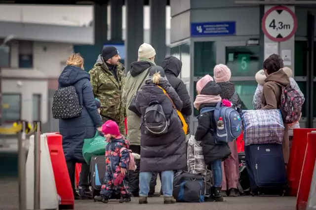 Od początku trwania rosyjskiej inwazji na Ukrainę do Polski uciekło już ponad 2,5 mln uchodźców, głównie kobiety i dzieci.