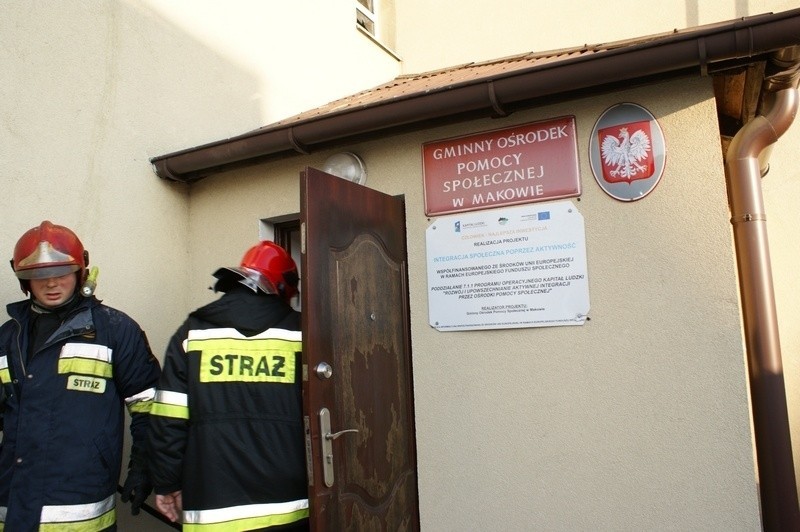 Tragedia w Makowie. Mężczyzna wtargnął do GOPS i podpalił urzędników