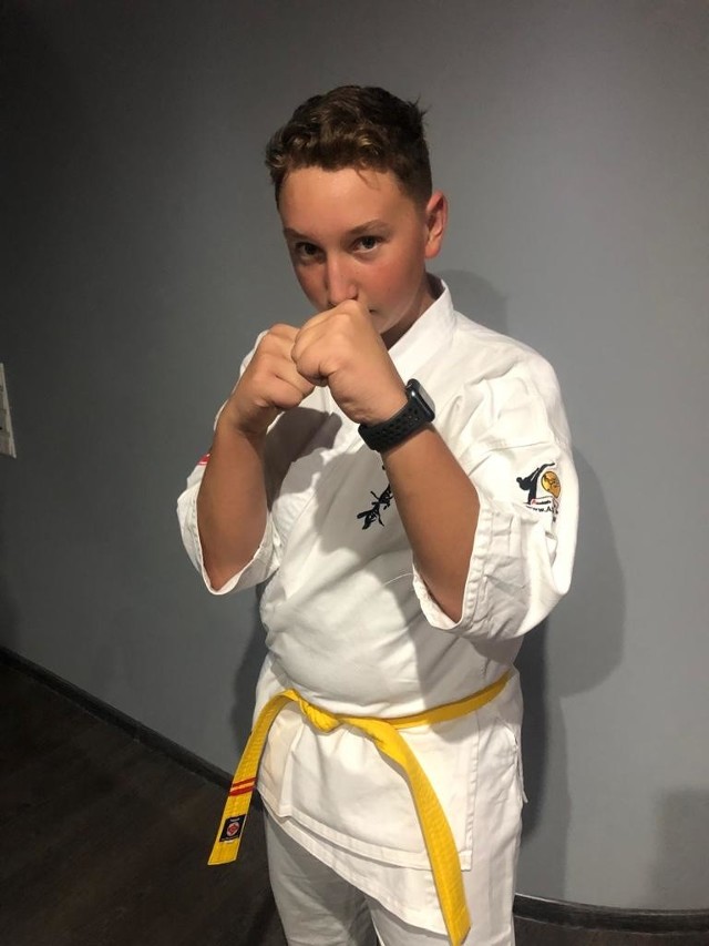 Mateusz Bartylla uprawia karate. - Ten sport uczy panowania nad sobą w stresujących sytuacjach - mówi chłopak.