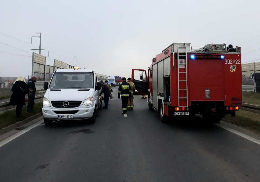 Wypadek na Wschodniej obwodnicy Wrocławia. Droga zablokowana [ZDJĘCIA]