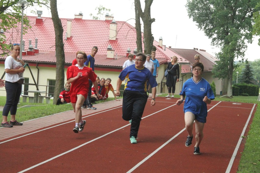 Niepełnosprawni rywalizowali w olimpiadzie w Zgórsku. Były różne konkurencje