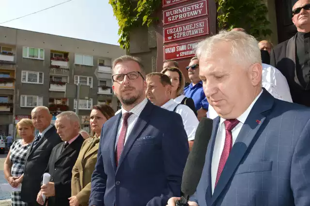 - Mamy jedne z najwyższych opłat i podatków w Polsce- mówił Mirosław Gąsik( z lewej), wtórował mu Andrzej Stambulski
