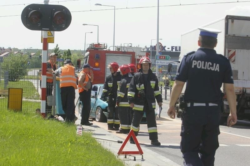 Wrocław: Hondą wjechał w szlaban na Strzegomskiej. Kierowca był pijany (ZDJĘCIA)