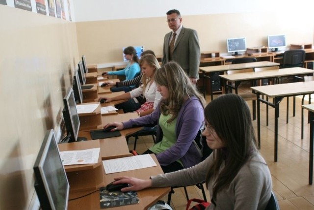 Tylko uczniowie Zespołu Szkół Ogólnokształcących w Grębowie mają do dyspozycji około 60 nowoczesnych komputerów.