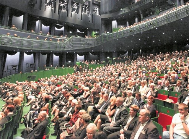 Podczas uroczystego otwarcia Opery i Filharmonii Podlaskiej w Białymstoku, pod koniec września 2012 r., sala była wypełniona po brzegi. Budowa obiektu kosztowała ponad 220 mln zł. Była współfinansowana ze środków UE