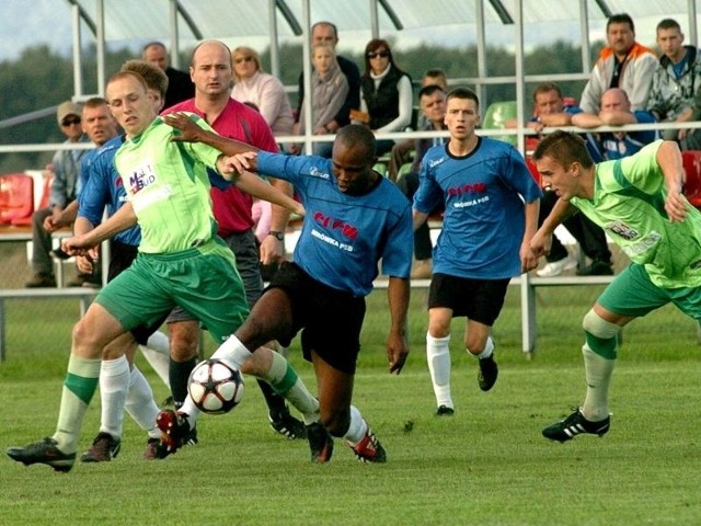 Karol Cieślik (w zielonym stroju z lewej) grał już w Targowiskach, ale ostatnio miał przerwę spowodowaną kontuzją.