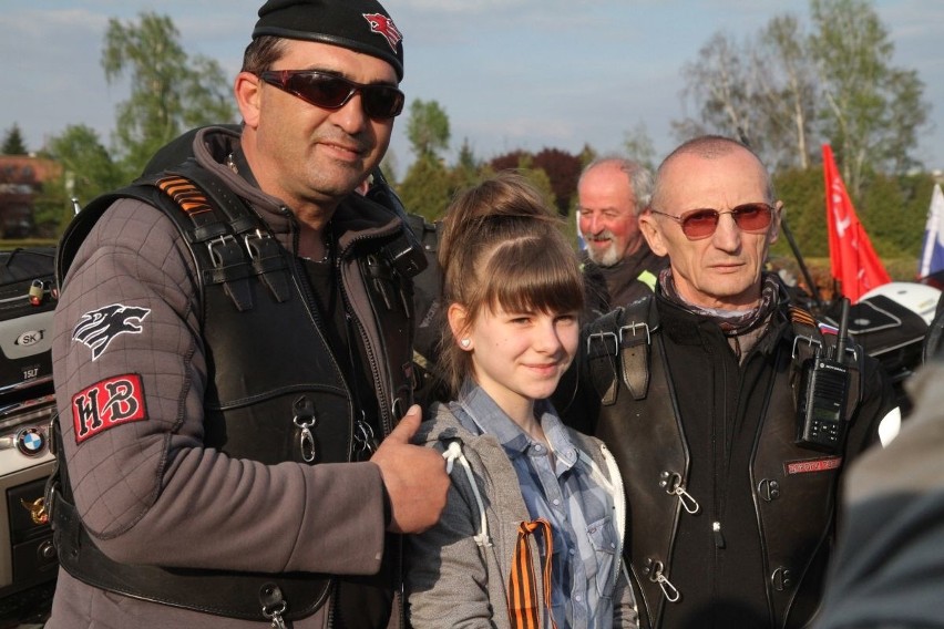 Nocne Wilki jednak we Wrocławiu. Motocykliści złożyli kwiaty na Cmentarzu Żołnierzy Radzieckich