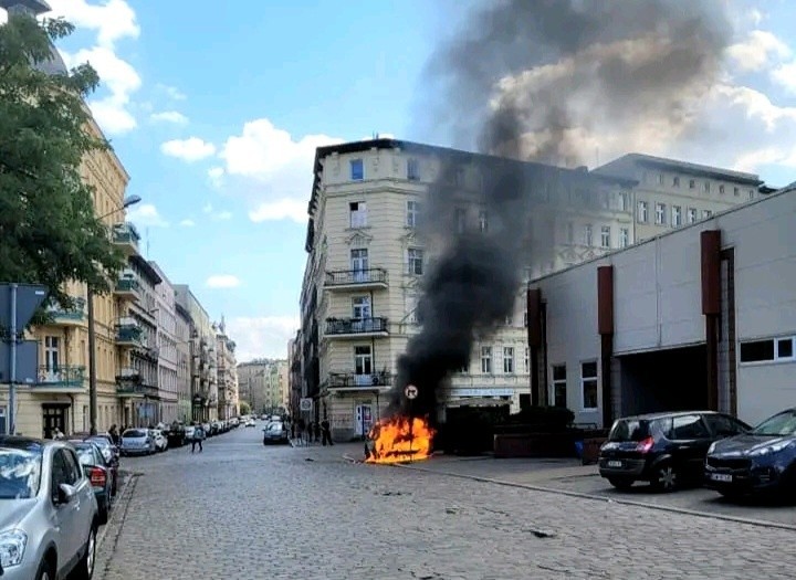 Pożar samochodu na Nadodrzu we Wrocławiu 10.08.2022