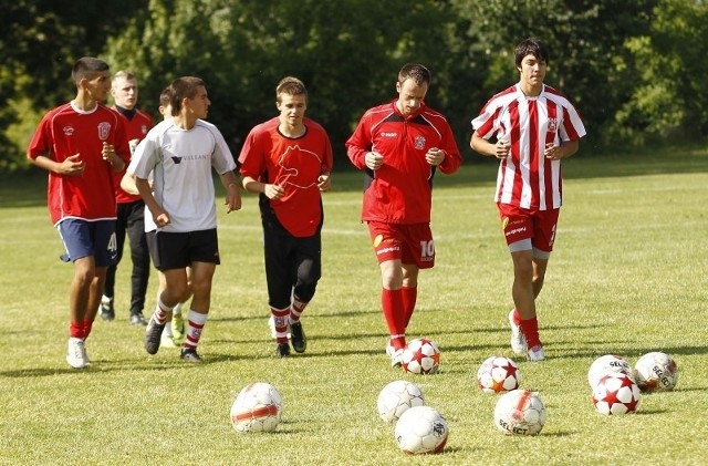 Georgi Biżew (drugi z prawej) strzelił swego pierwszego gola w barwach Resovii.