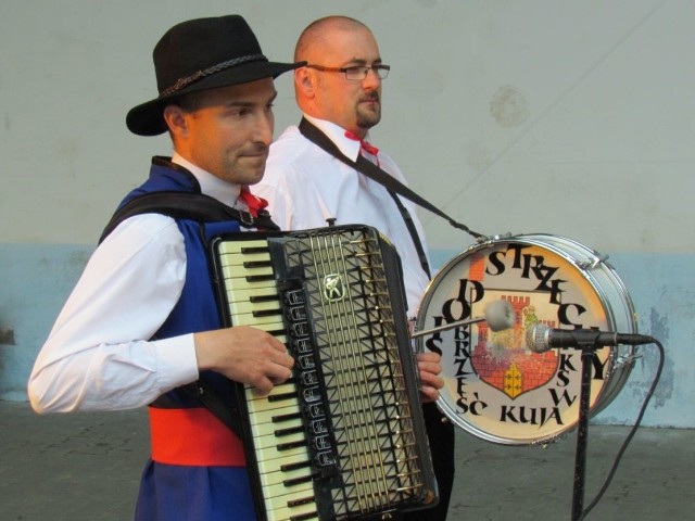 Akordeon w muzyce biesiadnej  to instrument obowiązkowy