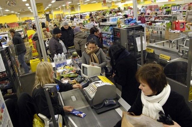 Przedświąteczne zakupy w sklepie Netto w Słupsku.