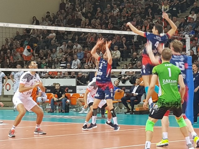 PlusLiga. Hit kolejki dla mistrzów Polski. ZAKSA wygrała z Jastrzębskim Węglem i wciąż jest niepokonana