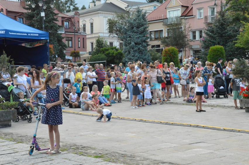 Myślenice. Krzysztof Iwaneczko, Żaneta Łabudzka i inni artyści zaśpiewali dla trzech smyków!