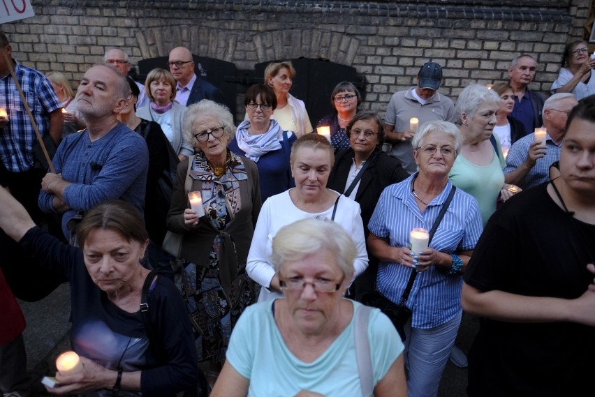 Toruń. Protest po uchwaleniu ustawy o Sądzie Najwyższym...