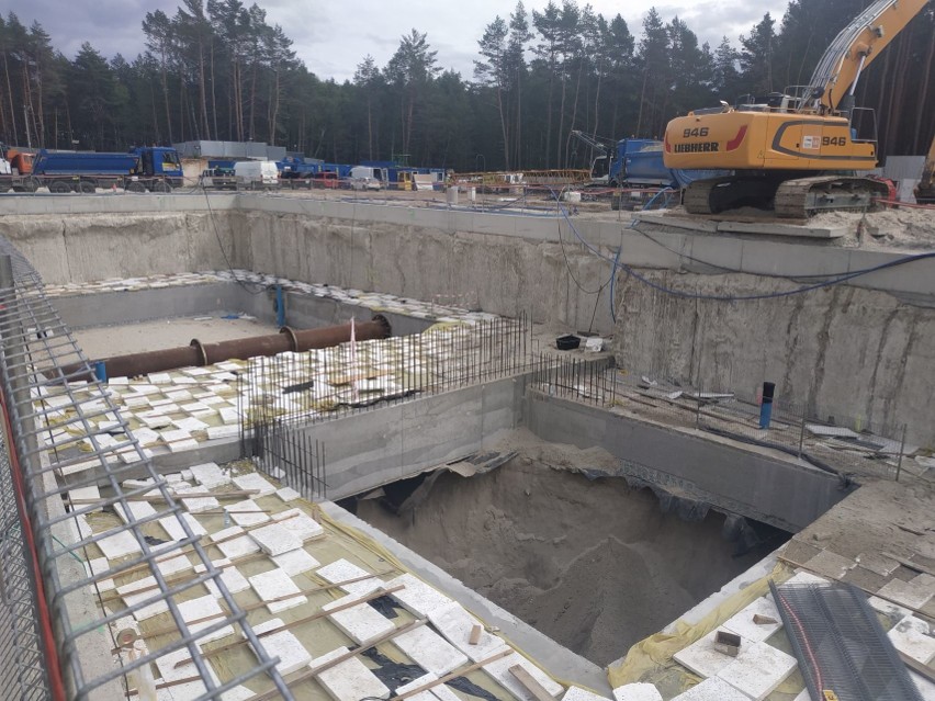 Budowa tunelu w Świnoujściu. Trwa przygotowanie komory startowej dla maszyny TBM. Zobacz zdjęcia