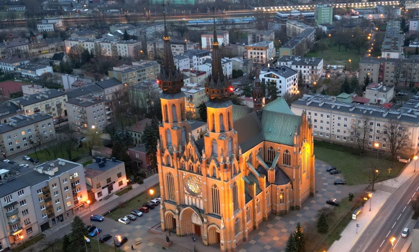 Radomska katedra pięknie prezentowała się w Wielką Sobotę. Zachwycające zdjęcia z lotu ptaka 