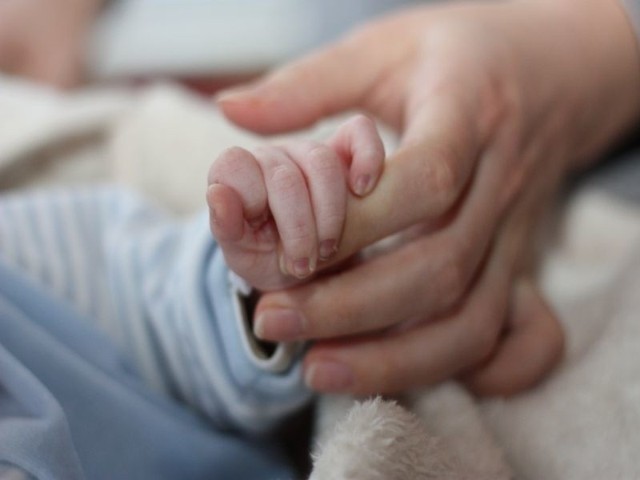 Na tysiąc mieszczuchów przypada 10 noworodków
