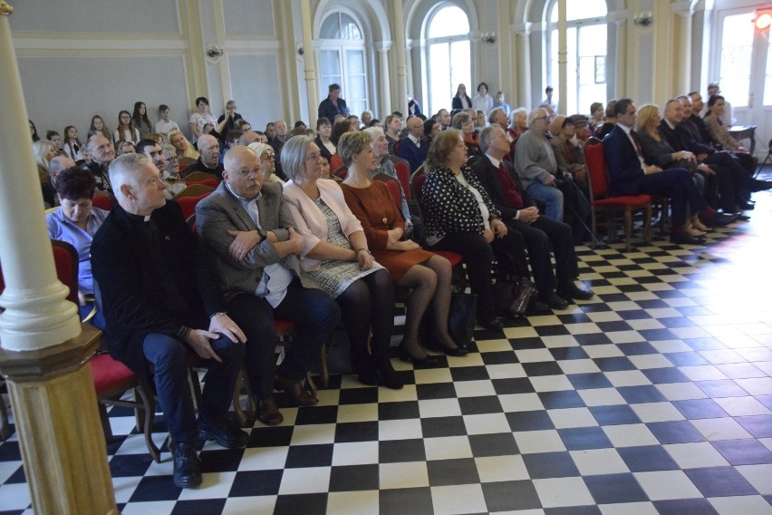 Impreza przyciągnęła tłumy gości, którzy wypełnili salę...