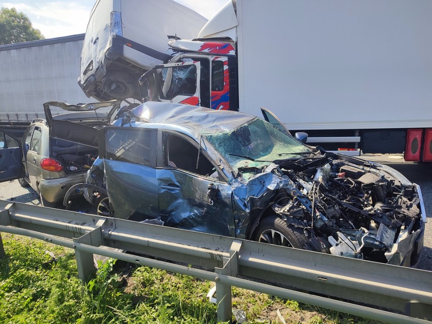 Wypadek na S8. W Niegowie 6.06.2022 zderzyło się sześć samochodów! Zdjęcia