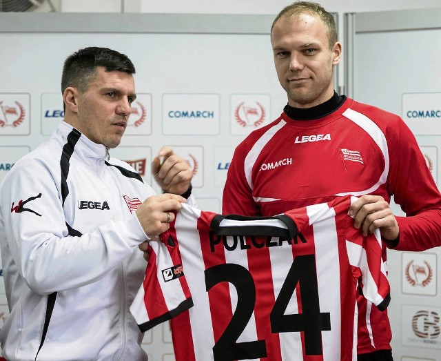 Piotr Polczak (z prawej) znowu ubierze koszulkę Cracovii