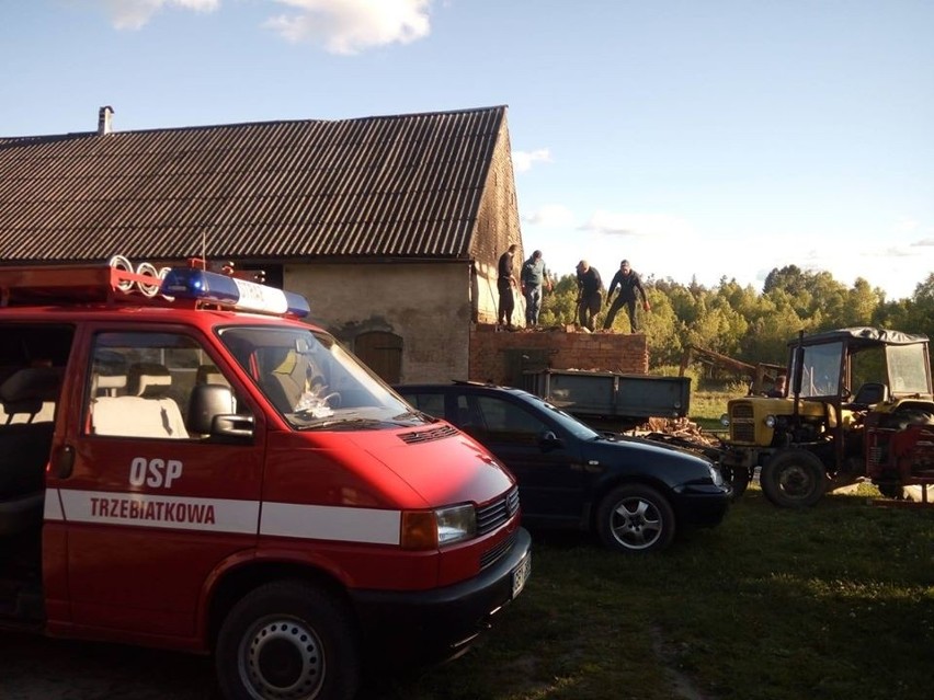 Strażacy z OSP w Trzebiatkowej pomogli w czynie społecznym w...