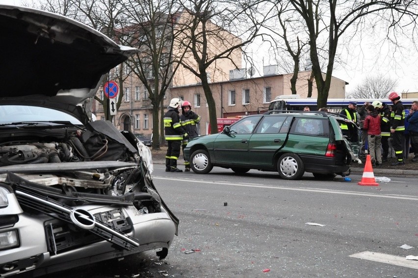Wypadek dwóch aut na ul. Grunwaldzkiej w Bydgoszczy