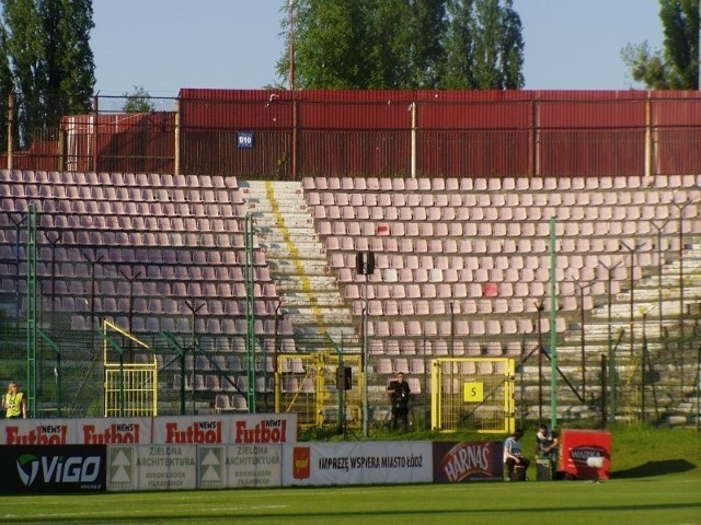 W tym miejscu miało zasiąść kilkuset kibiców GKS. Niestety z powodu skandalicznej decyzji Ekstraklasy SA, musieli oni pozostać w Bełchatowie!