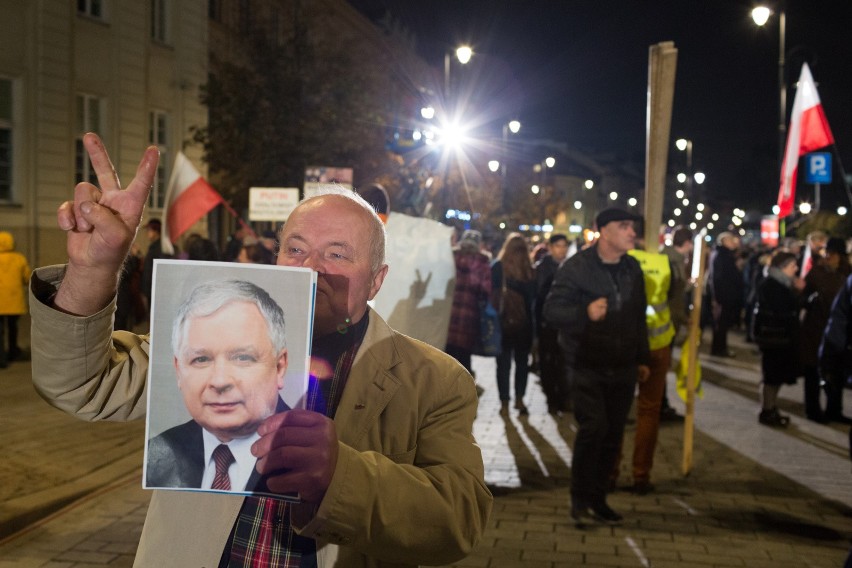 90. miesięcznica smoleńska. Jarosław Kaczyński: Prawdy może nie dać się do końca ustalić [ZDJĘCIA]