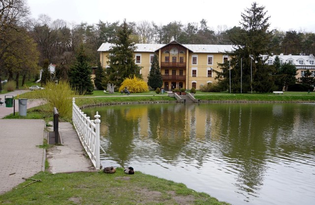 Już niebawem opłaty za turnusy w sanatoriach będą wyższe nawet o 42 zł za dobę przy standardowym, 21-dniowym pobycie. Natomiast przed wyjazdem nie trzeba będzie robić testu