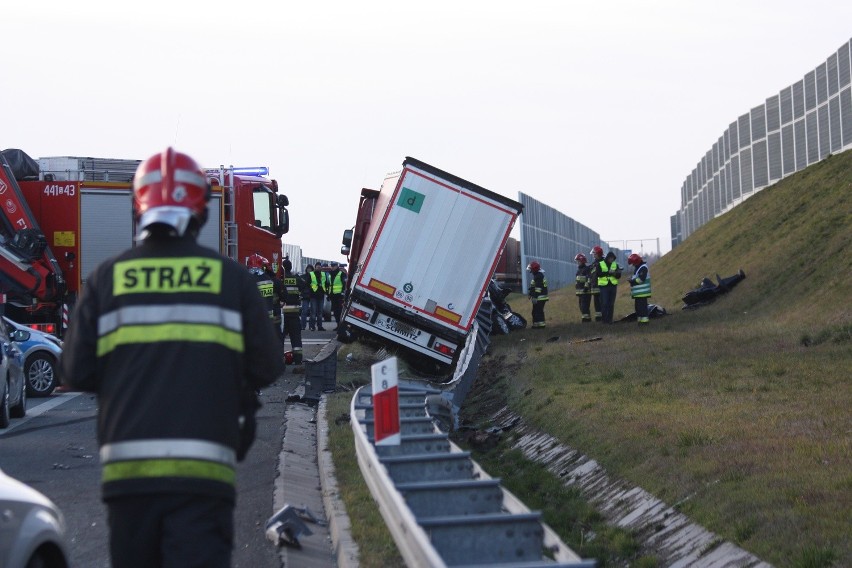 Tragiczny wypadek na autostradzie A1. Zginął kierowca