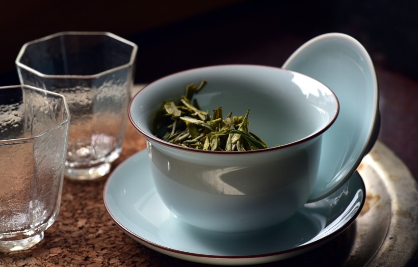 Filiżanka zielonej herbaty w ciągu dnia to świetny sposób,...