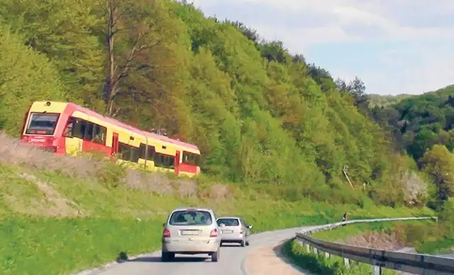Trasa z Zagórza do granicy słowackiej to jeden z najpiękniej-szych szlaków kolejowych w Polsce