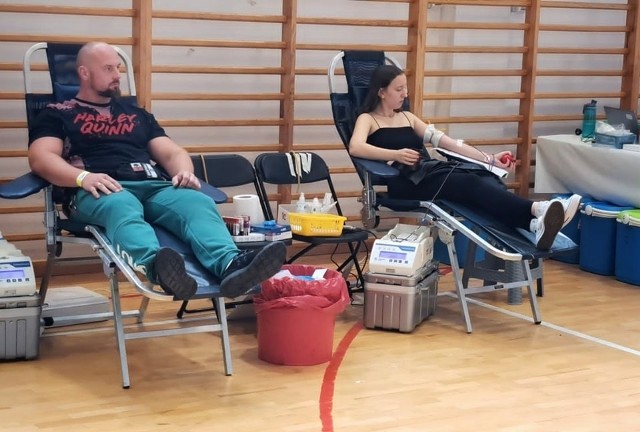 Akcja oddawania krwi dla Jacka Malickiego w Powiatowym Centrum Kulturalno-Rekreacyjnym we Włoszczowie. Więcej na następnych zdjęciach >>>