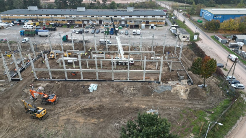 Trwa budowa galerii handlowo-usługowej na terenie dawnej Agromy w Kielcach. Zobacz na zdjęciach z drona, jak przebiegają prace