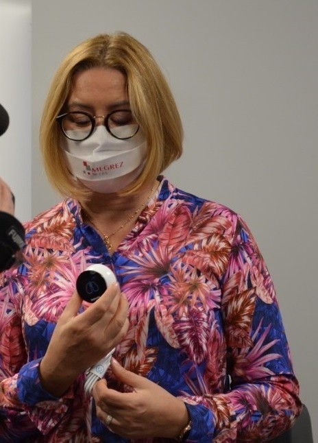 Bezprzewodowy stetoskop w rękach prezes Marioli Szulc