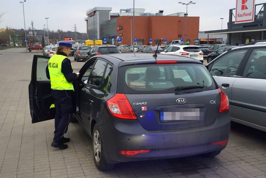 W tym samym dniu funkcjonariusze pojawili się też w...