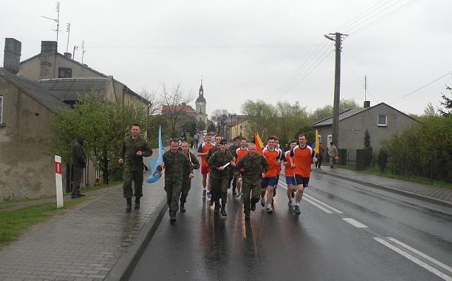 W piątek o 10.00 żołnierze z 34. Brygady Kawalerii Pancernej zapraszają na zakończenie sztafety pamięci gen. Tadeusza Buka i uroczysty apel.