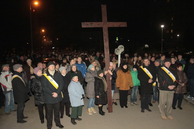 W Wielki Piątek mieszkańcy Borek przeszli ulicami osiedla w tradycyjnej drodze krzyżowej.