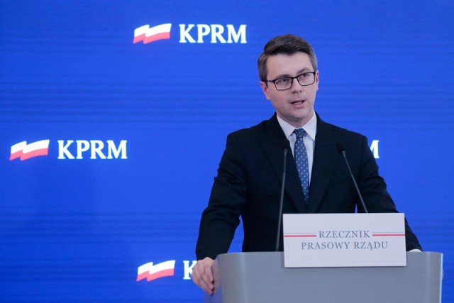 Rzecznik rządu Piotr Müller odniósł się do doniesień mediów mówiących o tym, że Bruksela miałaby blokować środki dla Polski m.in. z budżetu w ramach polityki spójności.