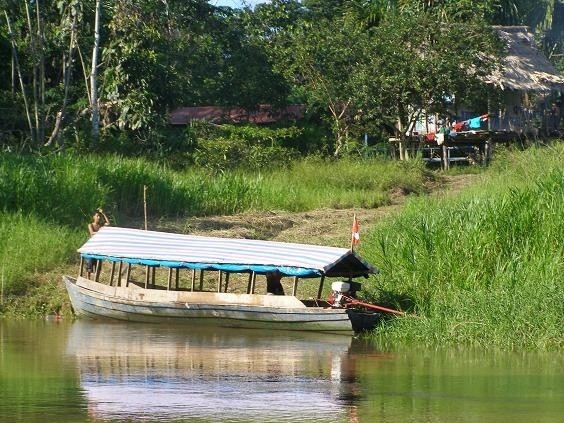 Na brzegu rzeki Nanay w Amazonii